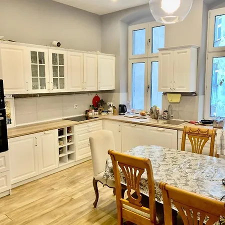 1 Bedroom Lux Center Vincent Habitación en casa particular Breslavia